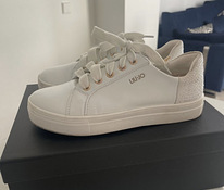 Белые кроссовки Liu jo