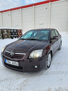 Toyota Avensis (3 foto / 9)