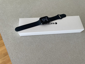 Apple Watch SE GPS+Cellular 44mm (1 foto / 2)