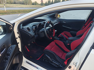 Honda Civic Type R FK 2 (11 foto / 15)