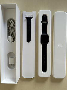 Apple Watch SE 1. põlvkonna GPS 42 mm alumiiniumist (1 foto / 2)