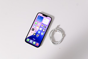 iPhone 13 Pro Max 256 GB Alpine Green (1 foto / 4)