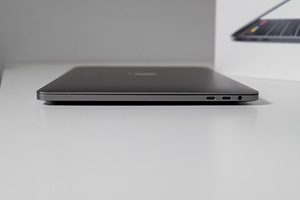 Apple MacBook Pro 13" Space Gray (2018, Touch Bar) 16GB 512 (8 foto / 8)