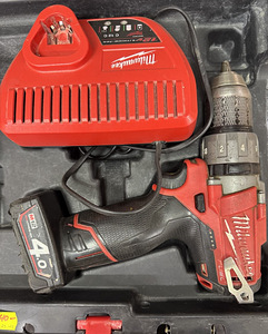 Milwaukee M12 CID + M12 CPD + 2 aku + laadija kohvris (3 foto / 3)