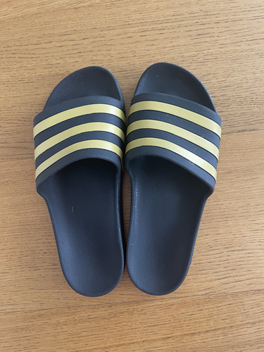 Adidas plätud