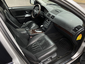 Volvo XC90 2.5 T5 154kW (11 foto / 15)
