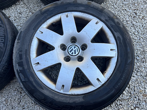 5x112 Volkswagen Passat 16" оригинальные диски с резиной (4 фото из 9)