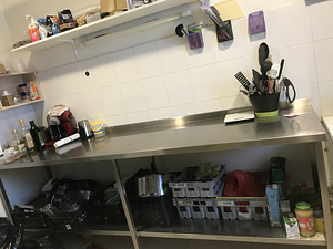 Стол нержавейка в кафе (1 фото из 2)