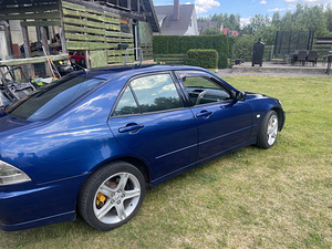 Lexus Is200 manual (4 foto / 5)