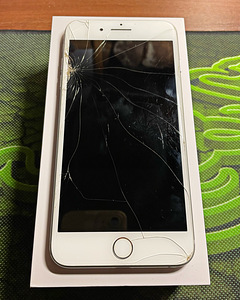 iPhone 8 Plus 64 ГБ (2 фото из 2)