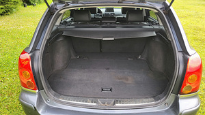 Toyota Avensis Executive (12 foto / 12)