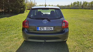 Toyota Auris (5 фото из 11)