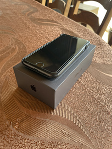 iPhone 8 space grey 64gb (2 foto / 4)