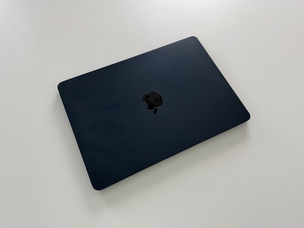 Apple Macbook Air 15 M3 2024 8/256 Mignight ENG, aku 100%