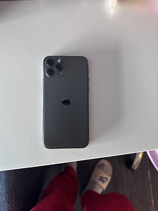iPhone 11 про 64 гб (3 фото из 3)