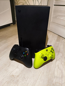 Xbox Series X + 2 kontrollerit (1TB SSD) (2 foto / 5)