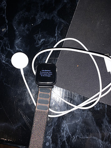 Apple Watch 4 40 мм (4 фото из 4)