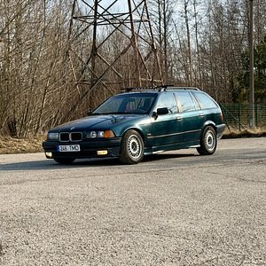 BMW 320i Touring (2 foto / 10)