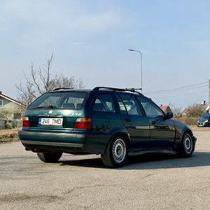 BMW 320i Touring (5 foto / 10)