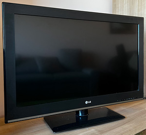 LG телевизор (1 фото из 3)