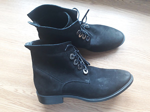 Новые черные кожаные ботинки, 39