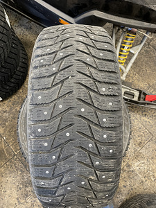 Sailun 215/55 R17 naastrehvid (2 foto / 2)