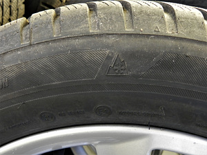 225/55 R17, M+S 7-8 мм, с дисками BMW, оригинал (8 фото из 9)