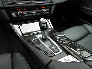 BMW 530 XD LUXURY LCI 190 kw (2015) (11 foto / 15)