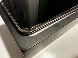 iPhone 11pro 64GB battery 71% (9 foto / 10)