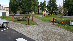 Tänava- ja äärekivide paigaldus. Terassid. Piirdeaiad (1 foto / 2)