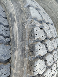 Rehvid 235/75R17,5 prott Michelin 4tk. (6 foto / 6)