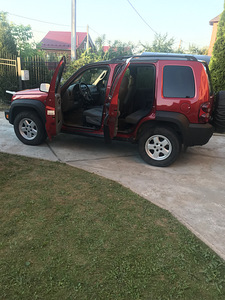 Jeep Cherokee 2.8 TD (7 foto / 14)