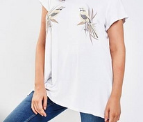 Белая блузка с футболкой с изображением птицы. Размер - UK26-28