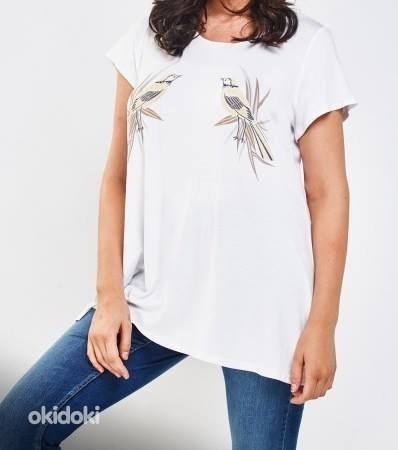 Белая блузка с футболкой с изображением птицы. Размер - UK26-28 (фото #1)