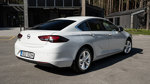 Opel Insignia Grand Sport 1.5d 90kw (4 foto / 11)