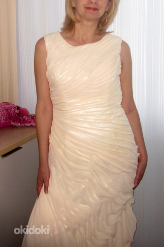 Новое, красивое, длинное платье молочного цвета, размер М . (фото #4)