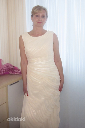 Новое, красивое, длинное платье молочного цвета, размер М . (фото #10)