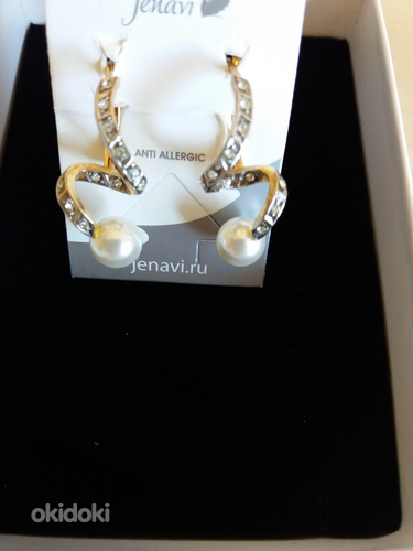 Disainerkõrvarõngad brändilt "Jenavi" Swarovski kristallidega.