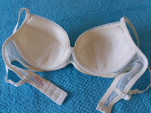 Uus pesukomplekt "Chic", EU -75 C/ EU - 42. (3 foto / 9)
