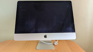 iMac (21.5-inch, Late 2013) (1 foto / 2)