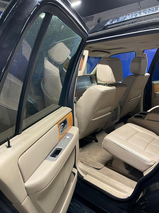 Lincoln Navigator 5.4 224kW Bensiin+LPG (7 foto / 10)