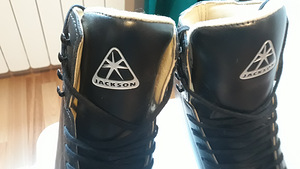 Фигурные коньки JACKSON. (3 фото из 6)