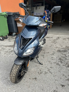 Aprilia SR 50 R (2 foto / 6)