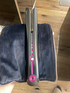 Выпрямитель для волос Dyson (2 фото из 2)
