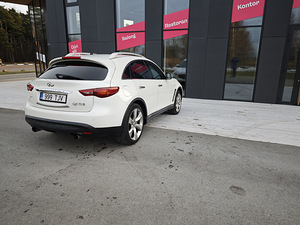 INFINITY QX70 (5 фото из 9)