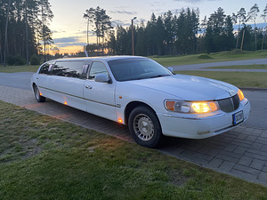 Lincoln town car Limusiin (1 foto / 8)