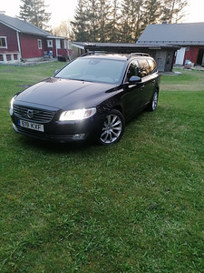 Volvo V70 2,0 17 (1 foto / 11)