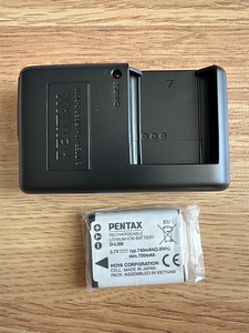 Аккумулятор Pentax D-LI88 и зарядное устройство.