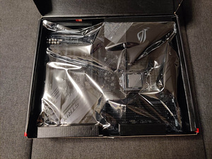 I7-9700k + Asus Rog Strix Z390-F (2 foto / 2)