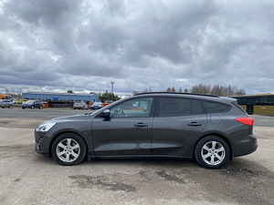 Ford Focus Universaal (6 foto / 12)